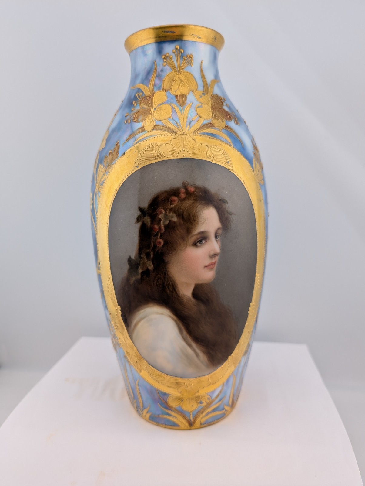 EXQUISITE PORCELAIN ROYAL VIENNA STYLE PORTRAIT VASE SIGNED WAGNER 9.5 HOPFEN EXQUISITE PORCELAIN ROYAL VIENNA STYLE PORTRAIT VASE SIGNED WAGNER 9.5 HOPFEN