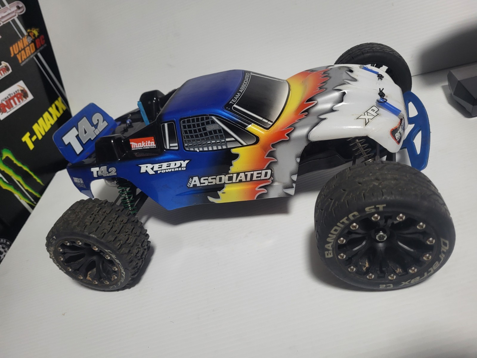 Team Associated T4.2 AREA 51 rc Brushless Stadium Truck Used Nice