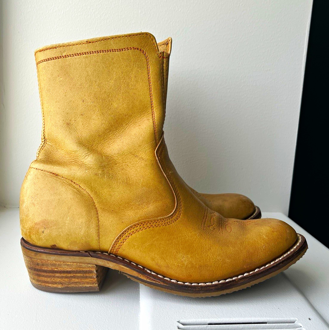 Authentic 70’s Vintage Campus Boots Side Zip, Round Toe Solid, Size 8.5 Authentic 70’s Vintage Campus Boots Side Zip, Round Toe Solid, Size 8.5