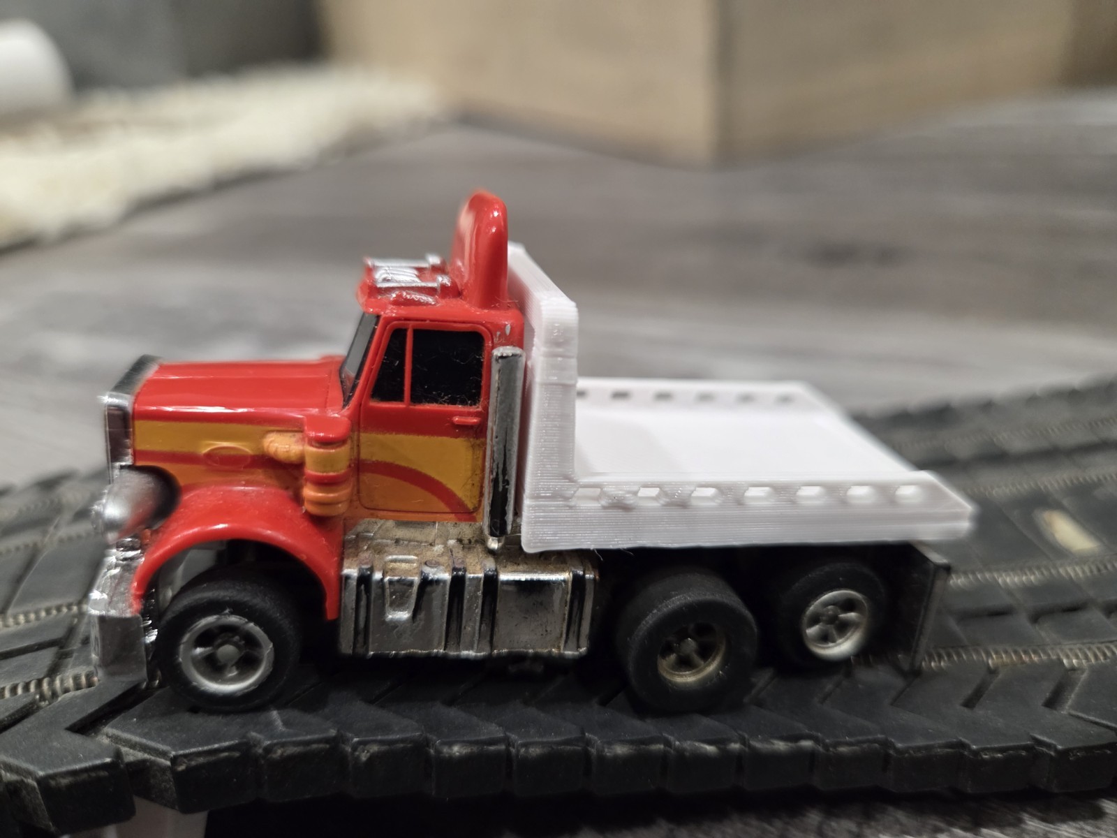 AUROA AFX SEMI TRUCK FLAT BED CONVERSION FLATBED REMOVEABLE HO SLOT CAR 
