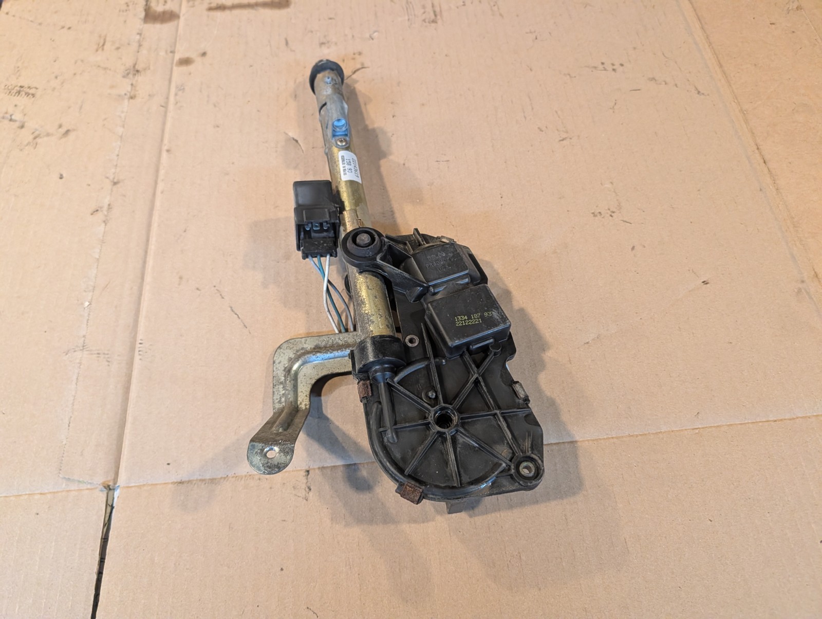 1991-1996 Buick Roadmaster Sedan GM Power Antenna 1991-1996 Buick Roadmaster Sedan GM Power Antenna
