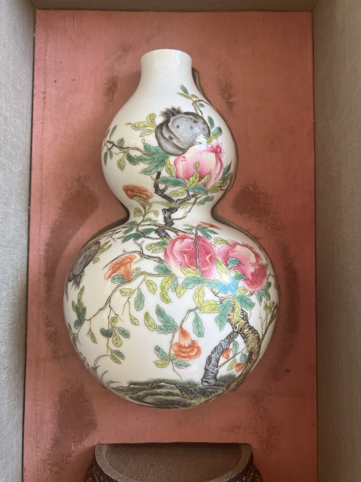 Chinese Qing Dynasty Yongzheng Mark and style Bone China Guard Vase famille rose