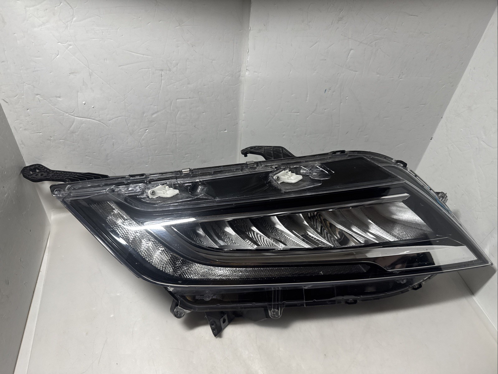 Honda Odyssey 2018-2020 RH Passenger FULL LED Headlight 33100-THR-A21 CRACKED