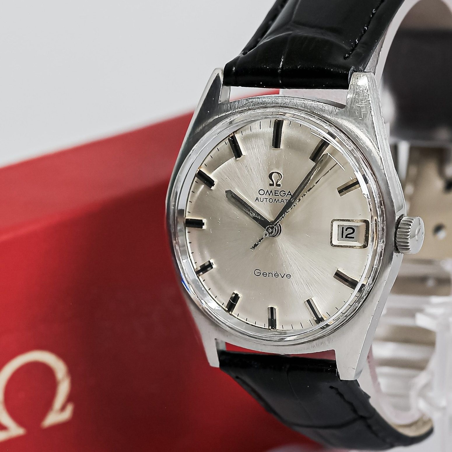 Vintage 1968 **NEAR MINT w/Case** OMEGA Geneve Cal.565 Automatic Date 34mm Mens