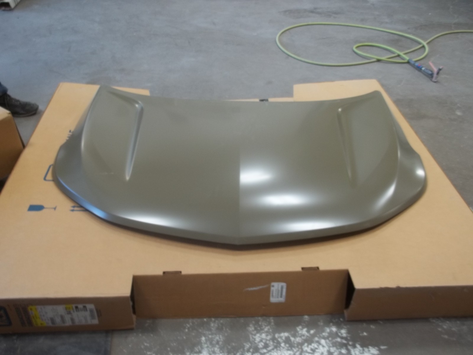 Hood fits: 2020 Chevrolet Equinox NEW OEM