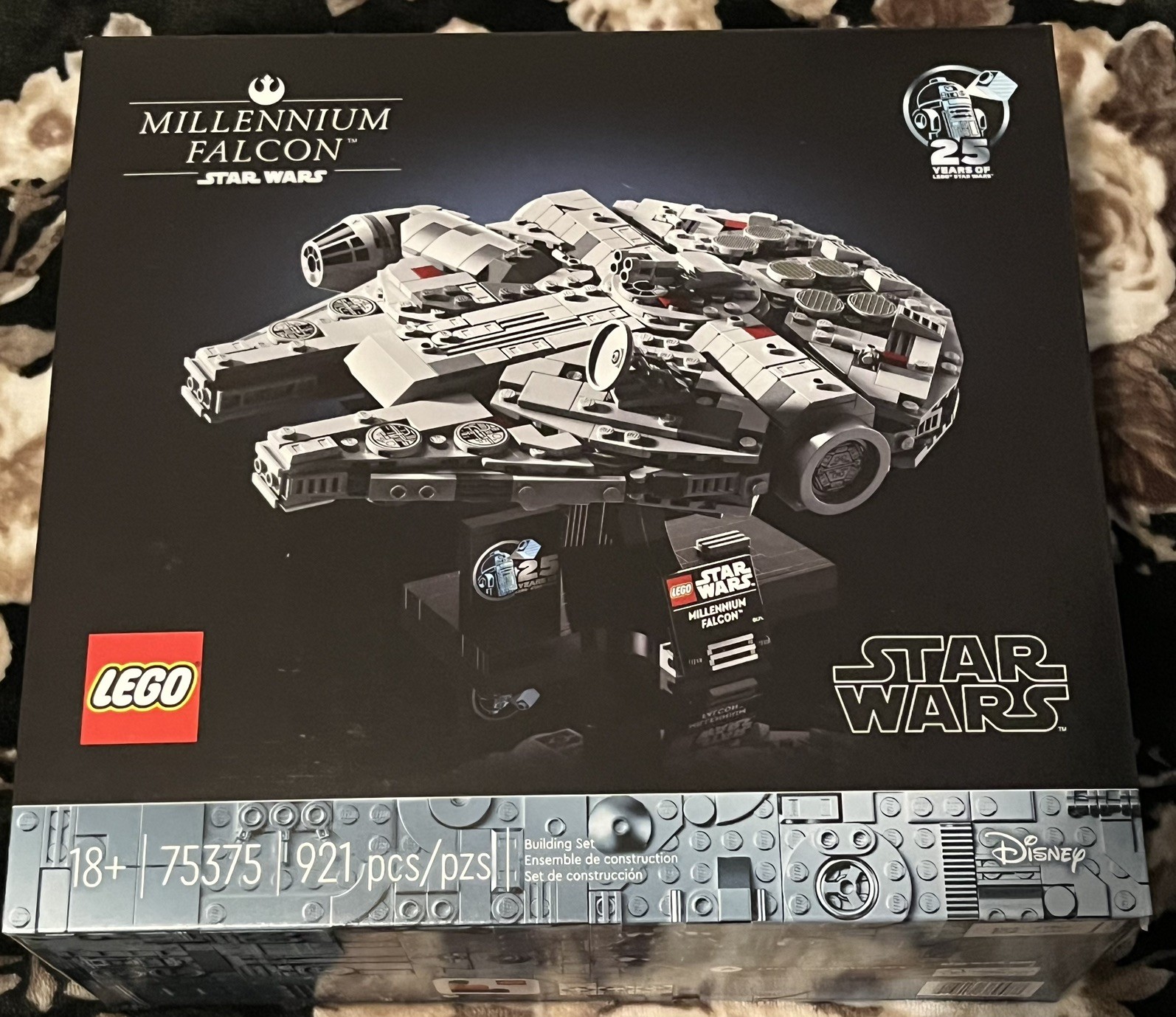 LEGO Star Wars Millennium Falcon Set 75375 921pcs 18+ Display Stand Included