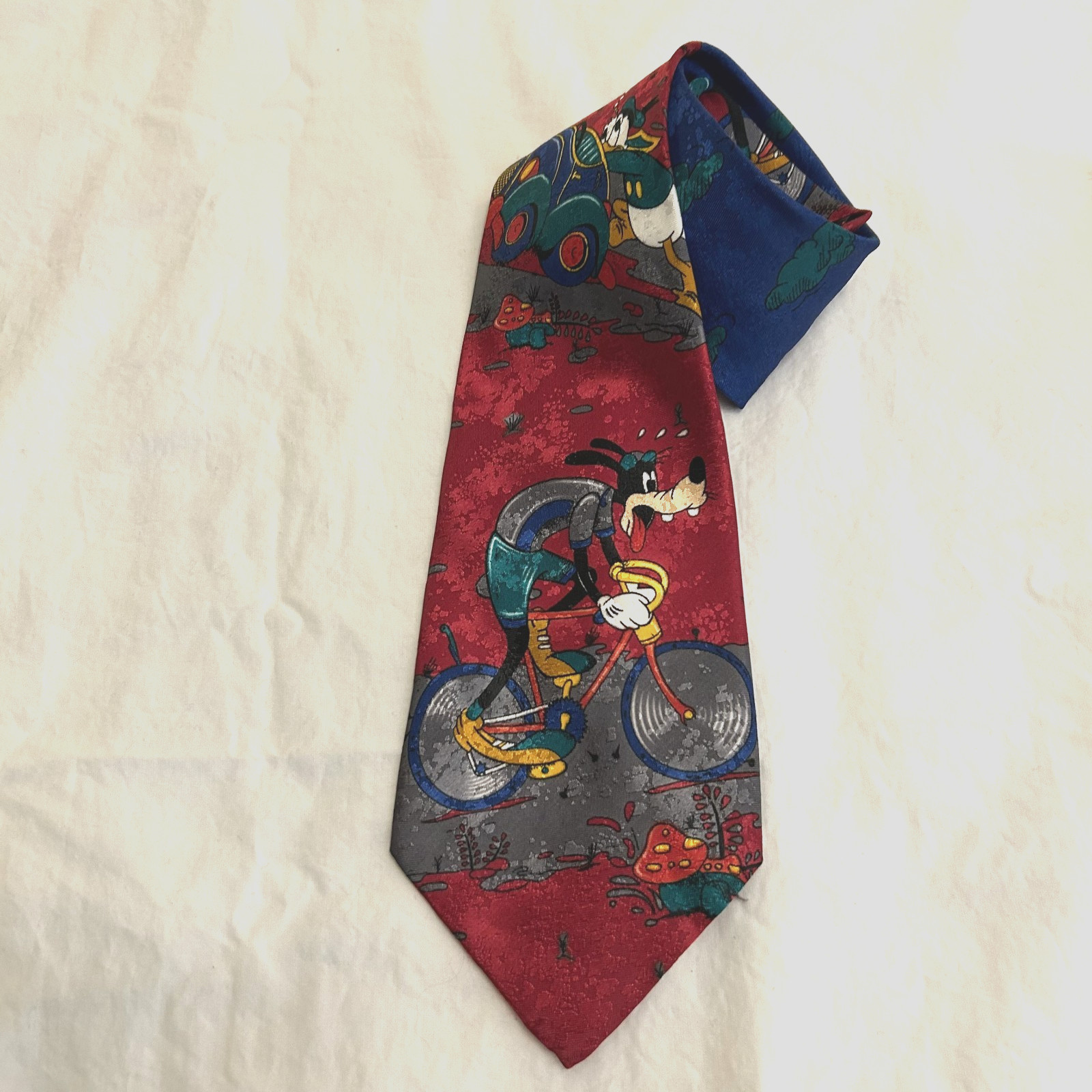 Vintage Disney Mickey Unlimited- Goofy on Bicycle w/Donald Duck- Neck tie EUC