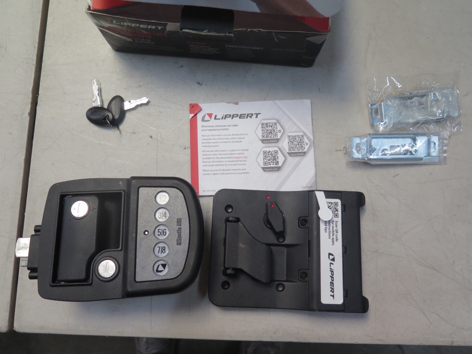 Lippert Components 2022119636 Entry Door Handle Right Hand Side Black (O7A)