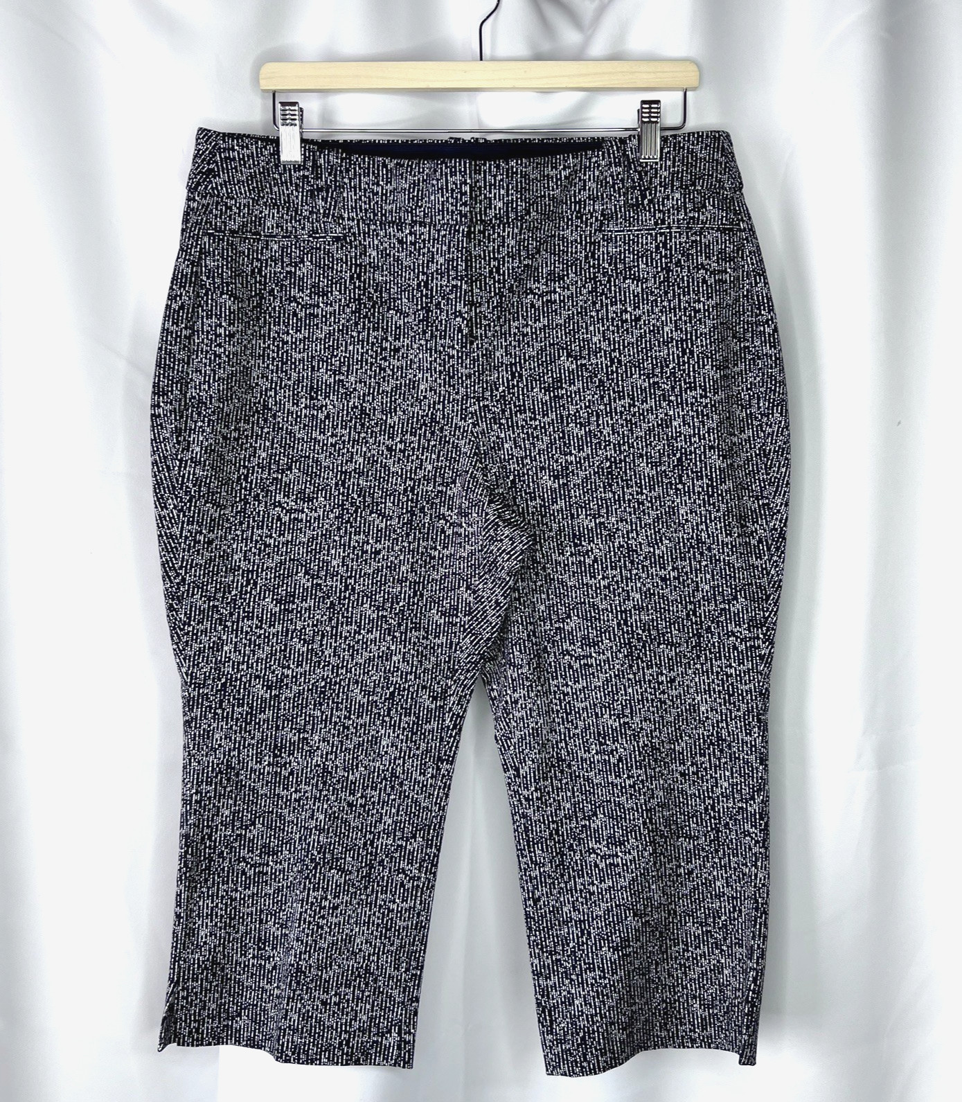 NWT Lane Bryant Women\'s Petite The Allie Capri Pants Size 14P Navy Blue White