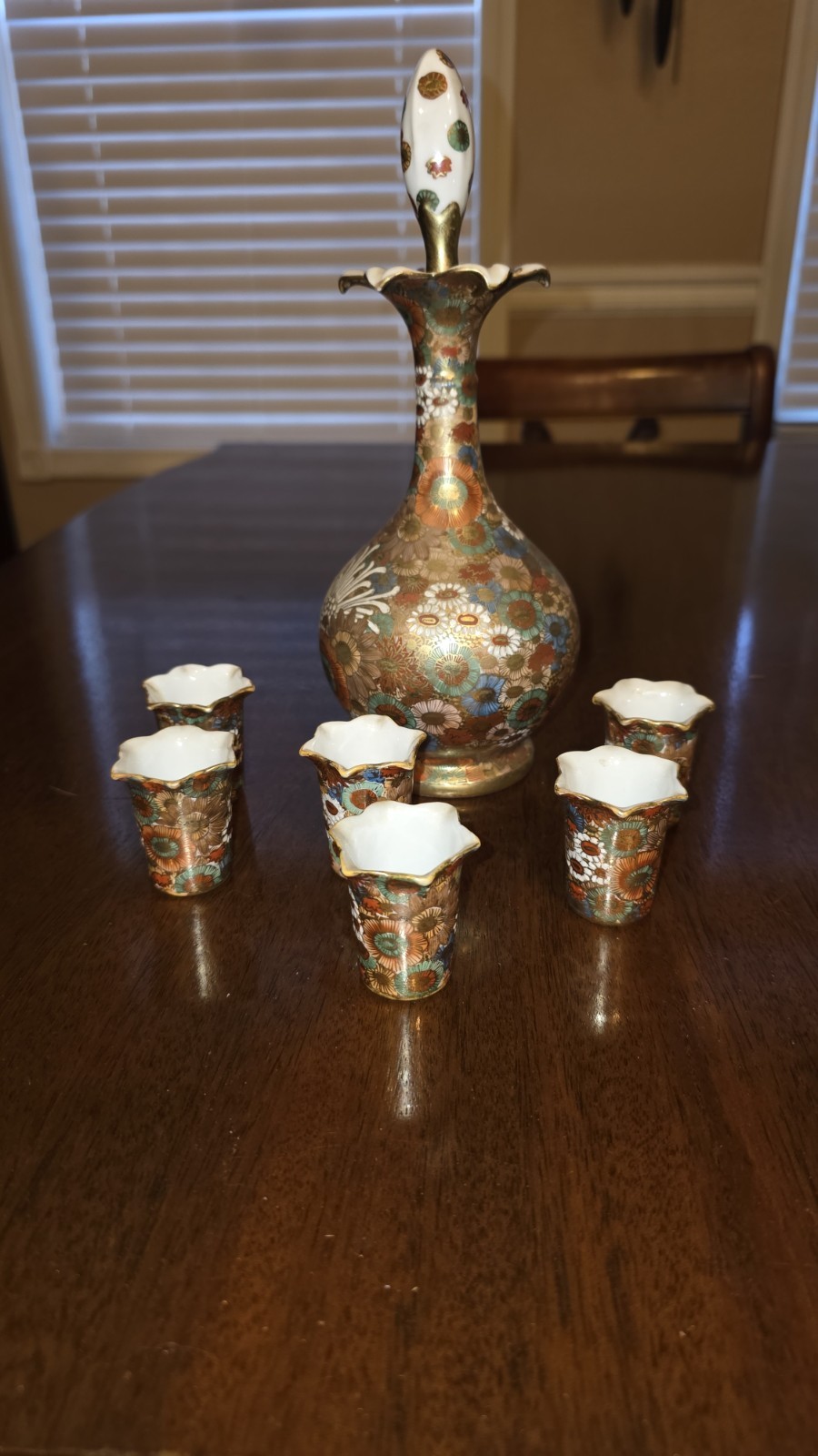 Old Kutani Saki Decanter With Stopper & Cups Thousand Flowers Beautiful Set