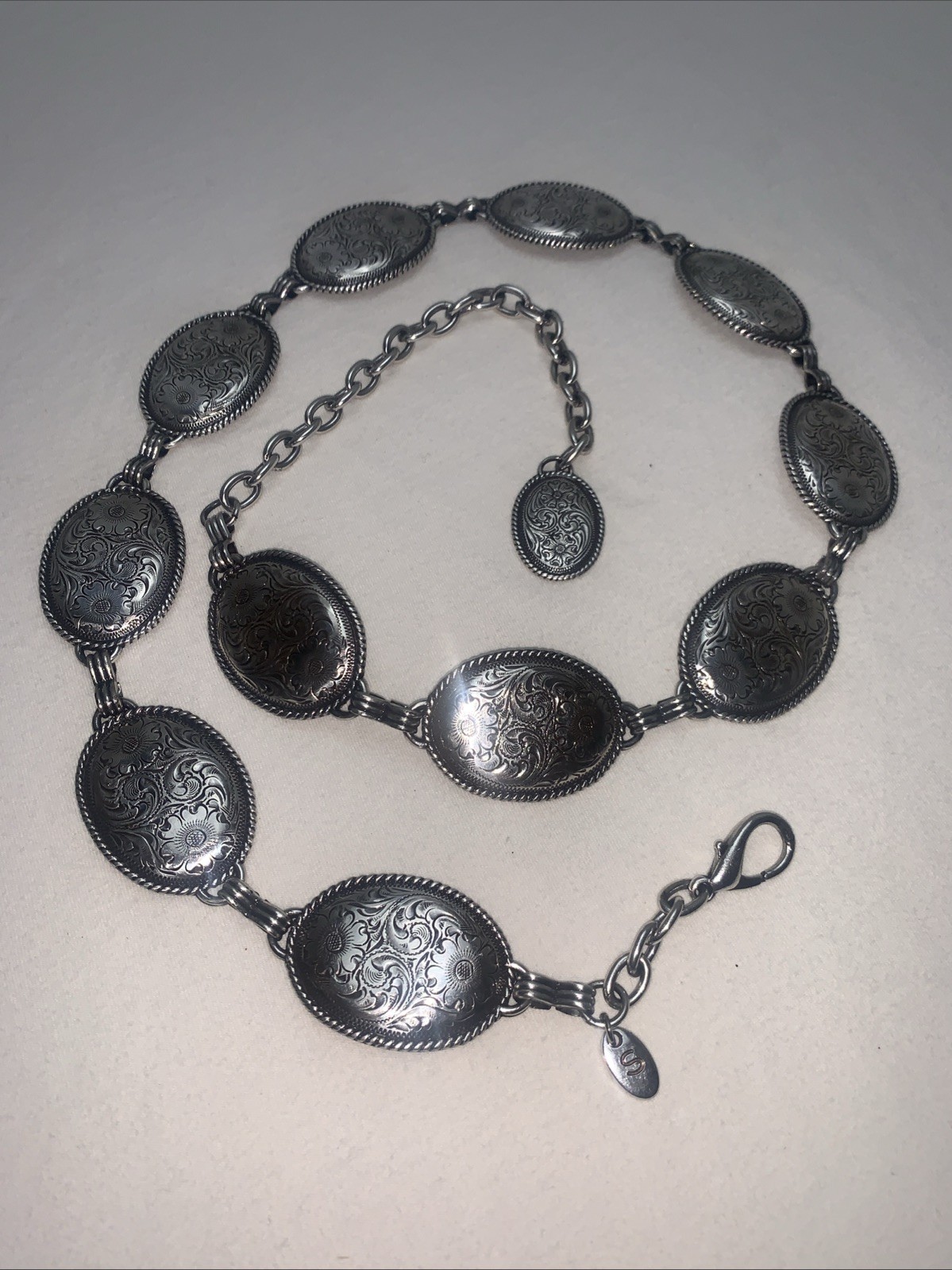 Vintage Tony Lama Women’s Antiqued Silver Tone Oval Flowered Concho Belt Size L