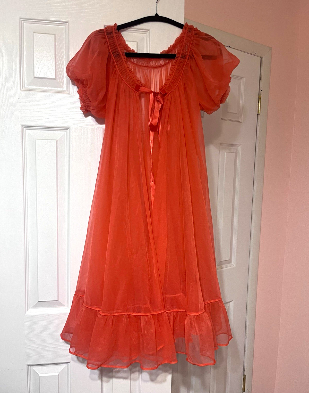 Vtg 1960s Lepsheen Coral Nylon Chiffon Peignoir Robe Puff Sleeve Ruffle Sz 32 S Vtg 1960s Lepsheen Coral Nylon Chiffon Peignoir Robe Puff Sleeve Ruffle Sz 32 S