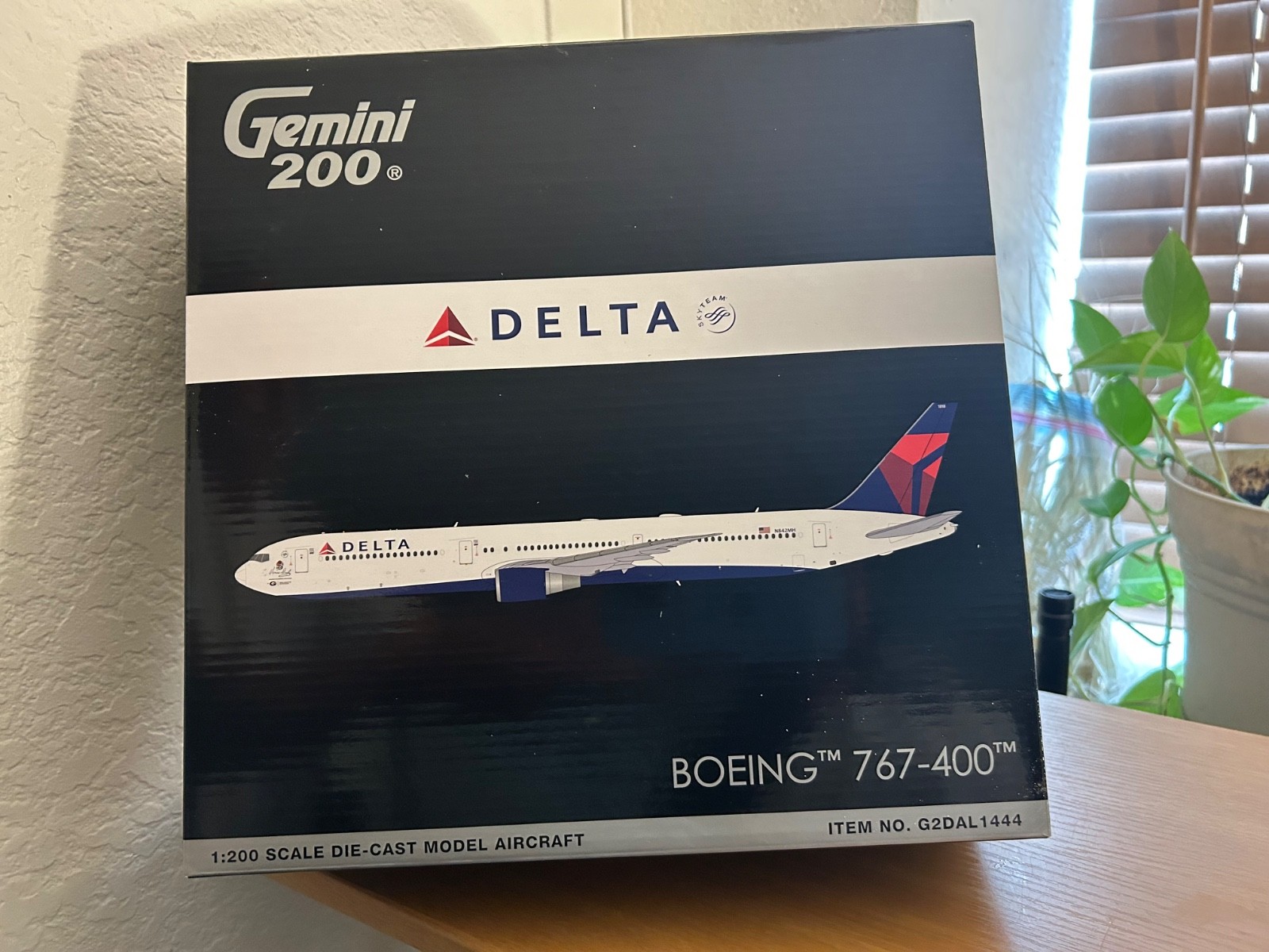 Gemini Jets 1:200 Delta Airlines Boeing 767-400ER ~ G2DAL1444 ~ N842MH