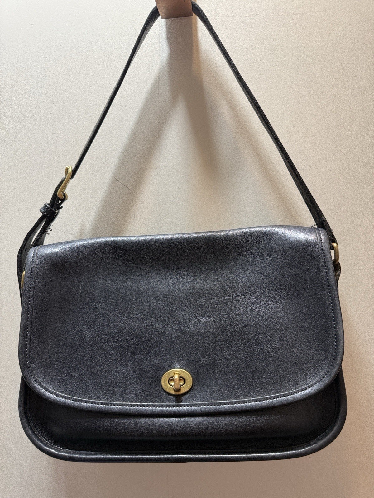 Vintage Coach City Bag 9790 Black Leather Brass Turnlock Crossbody G7I-9790