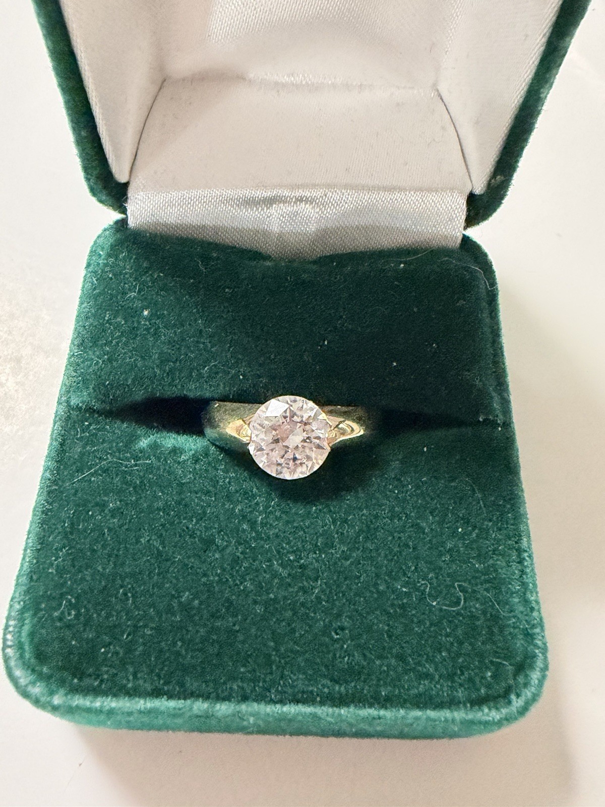 14k Gold Round CZ Ring 3.43 G Total Weight.