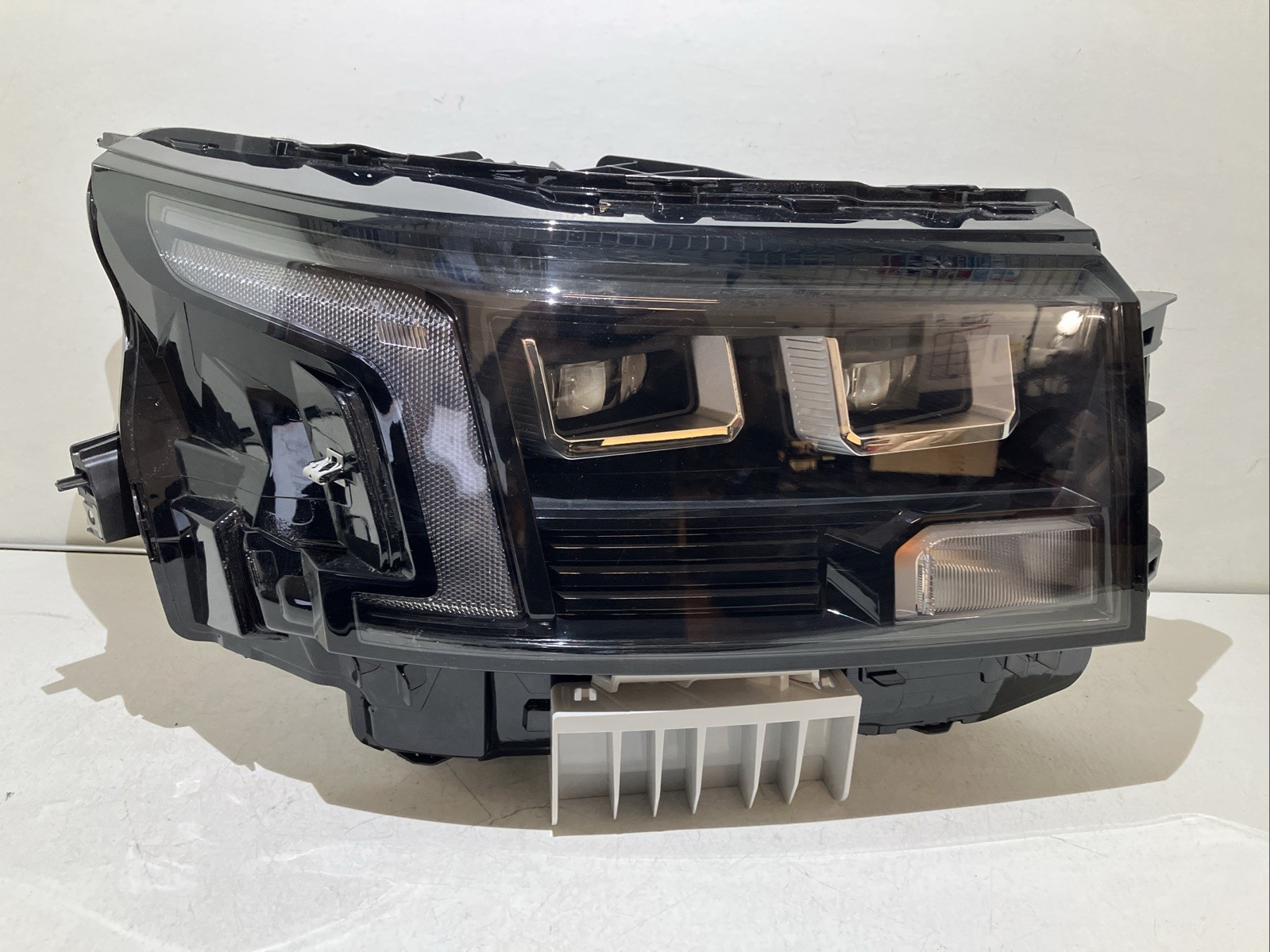 2025 2026 Nissan Frontier Passenger Right RH Projector LED Headlight OEM 0670