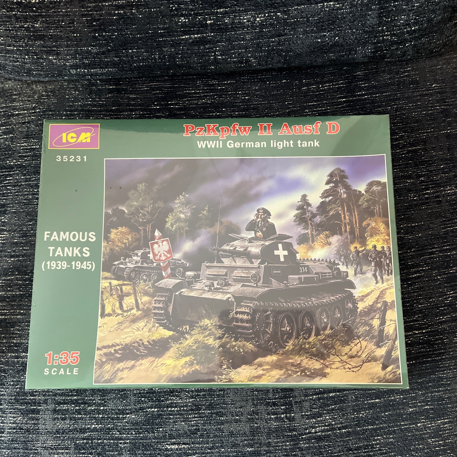 NIB ICM MODEL KIT #35231 WWII GERMAN LIGHT TANK SCALE 1:35