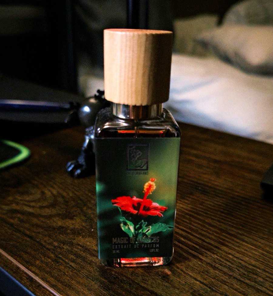The Dua Brand Magic Of Hibiscus 1 fl oz Extrait de Parfum Spray Regular Size The Dua Brand Magic Of Hibiscus 1 fl oz Extrait de Parfum Spray Regular Size