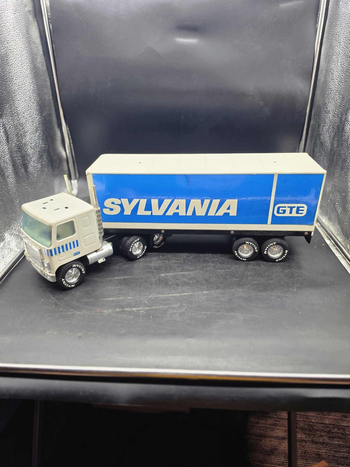 Nylint Sylvania 18 Wheeler GTE / Sylvania Simi Truck and Trailer Press Metal