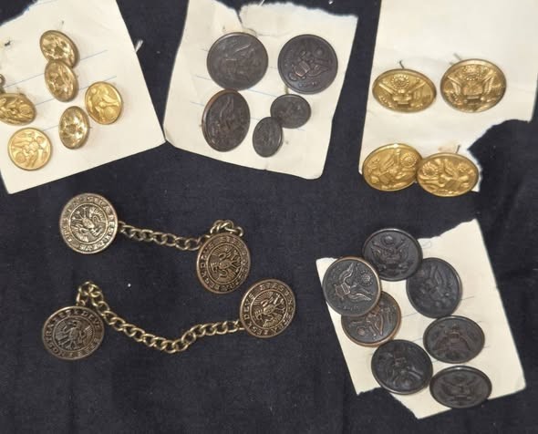 Vintage WW1- WW2 US Military Buttons Vintage WW1- WW2 US Military Buttons