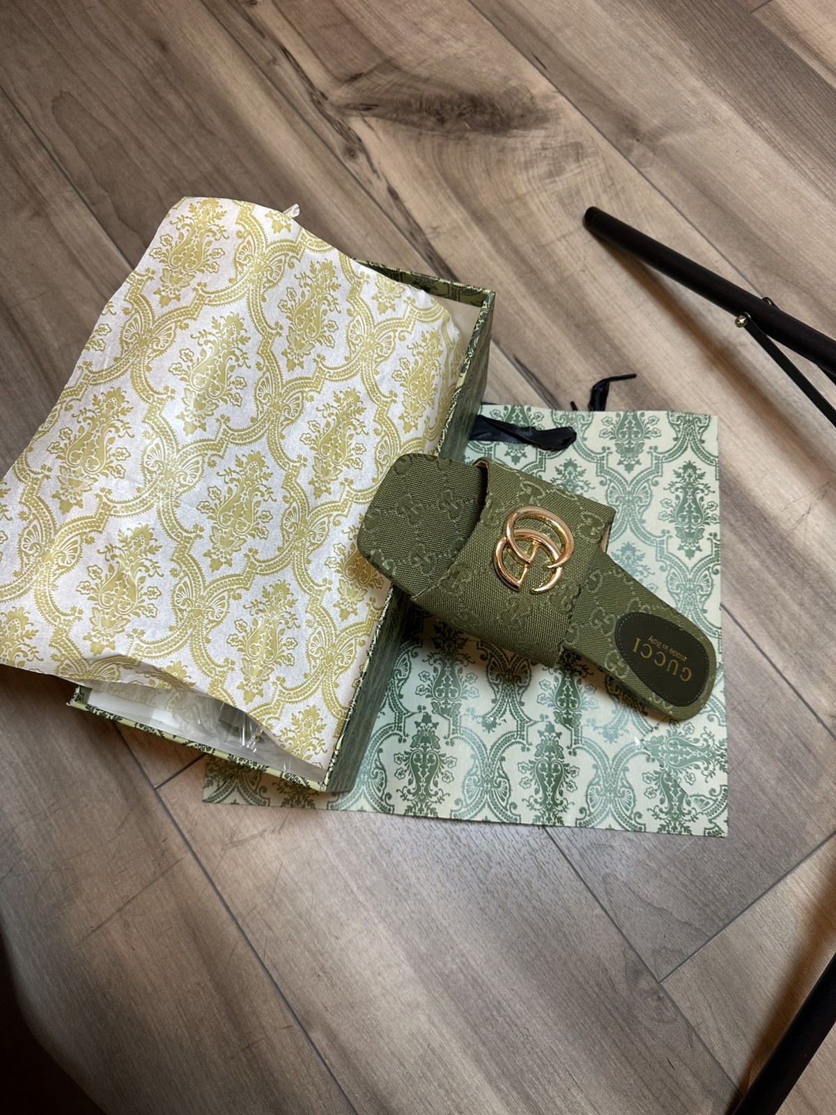 Gucci Women’s green Leather Slide Sandals Gold GG Logo Slip-On US 10 EU40new box Gucci Women’s green Leather Slide Sandals Gold GG Logo Slip-On US 10 EU40new box