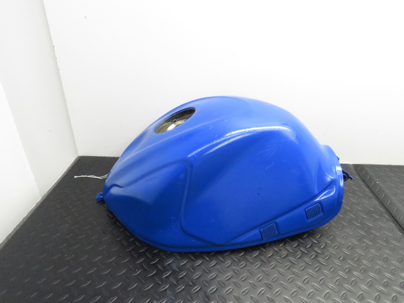 11-25 SUZUKI GSXR 750 GSXR 600 OEM GAS TANK FUEL TANK CLEAN INSIDE 2014 11-25 SUZUKI GSXR 750 GSXR 600 OEM GAS TANK FUEL TANK CLEAN INSIDE 2014