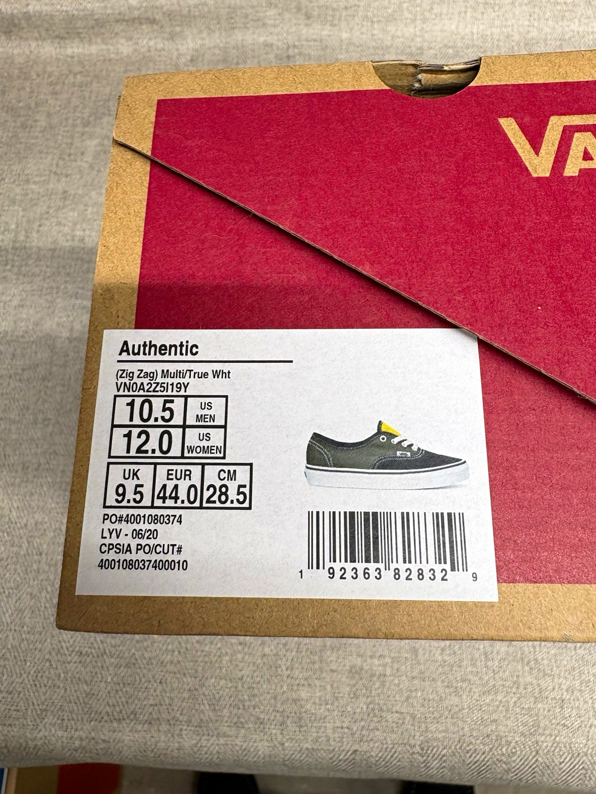 VANS Authentic 2-Tone Zig Zag Colorblock Low Top Lace-Up Sneakers