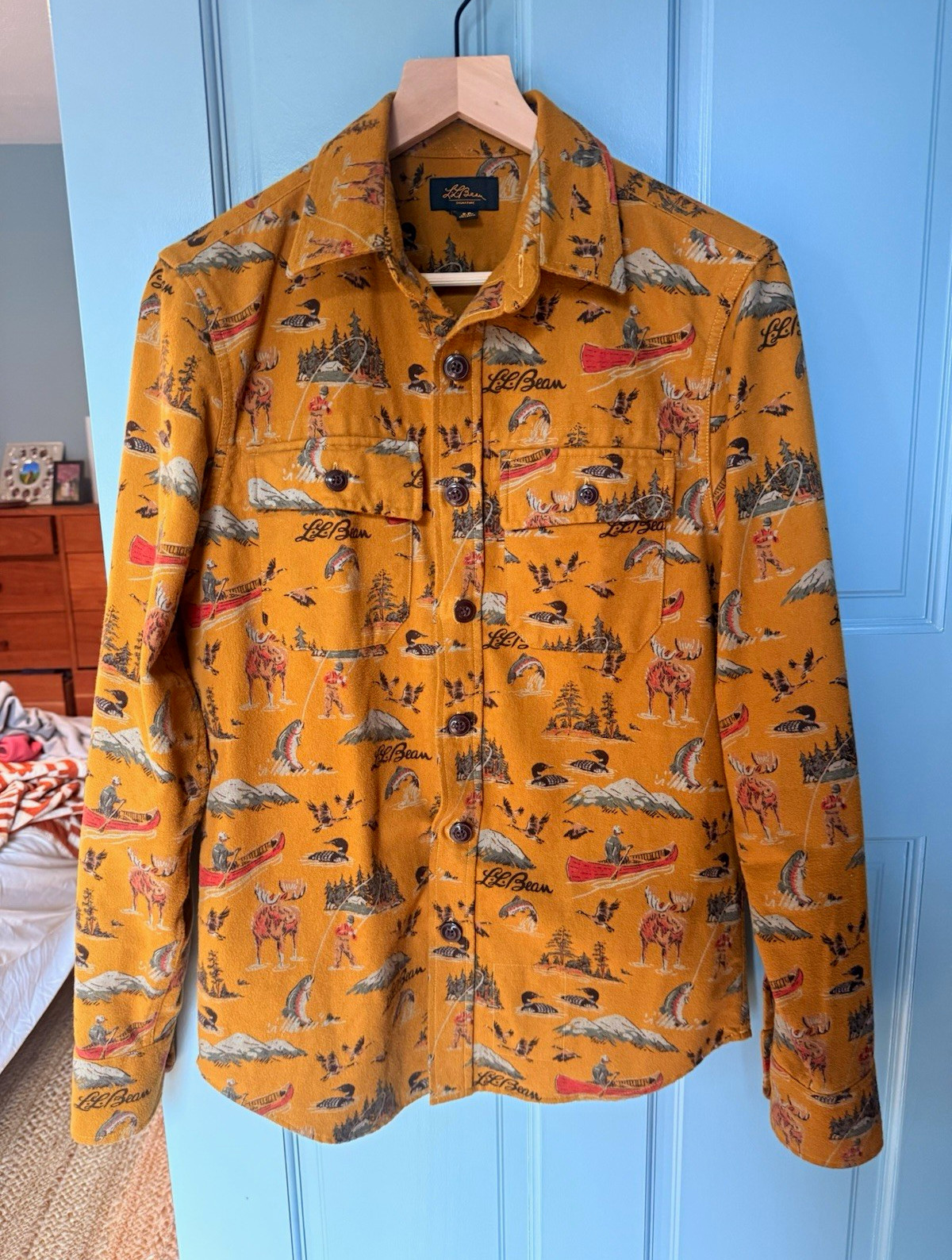 L.L.Bean Signature Men\'s S 1933 Chamois Cloth Button-Up Graphic Shirt