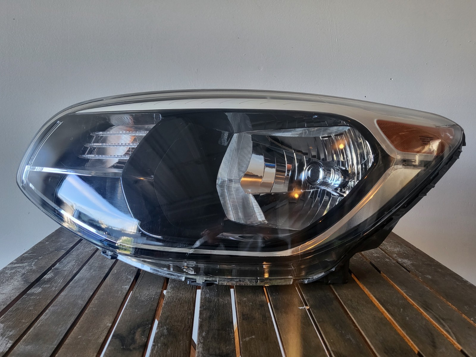 2014-2019 Kia Soul Halogen Headlight Assembly Left Driver Side OEM 92101-B2270 2014-2019 Kia Soul Halogen Headlight Assembly Left Driver Side OEM 92101-B2270