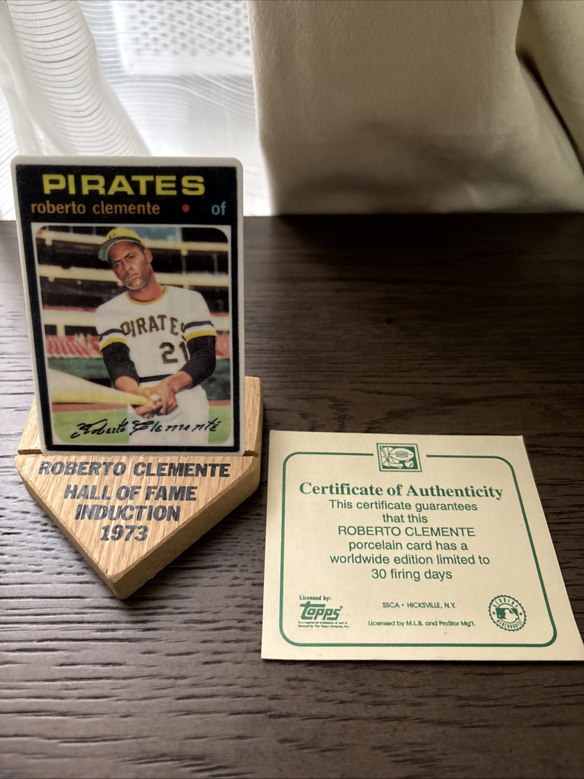 1971 Topps Roberto Clemente #630 Porcelain Baseball Card with Stand VERY RARE