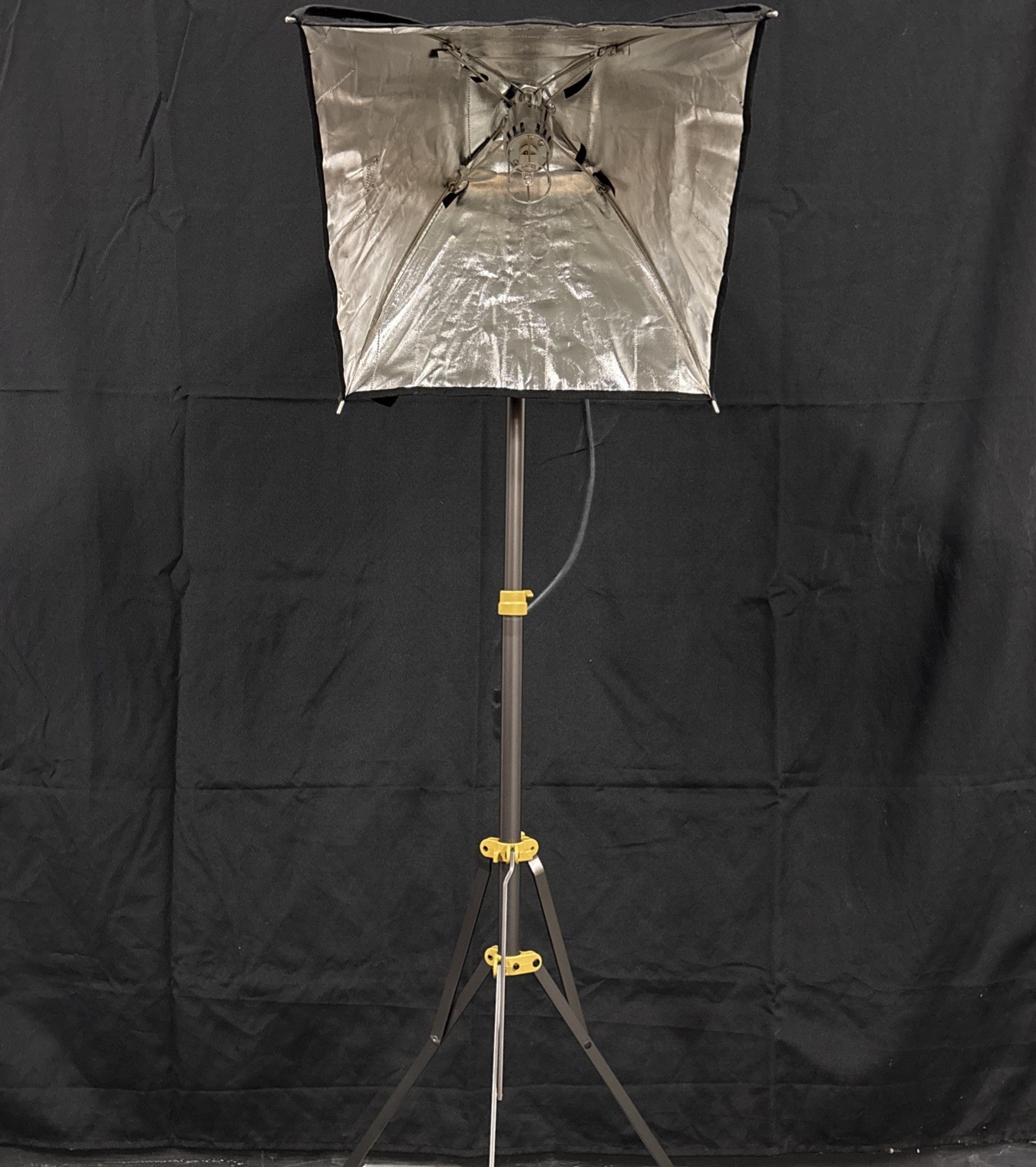 Lowel Rifa eXchange 44 LC-44EX Softbox Lighting Kit w/ Stand Case & 200W Lamp