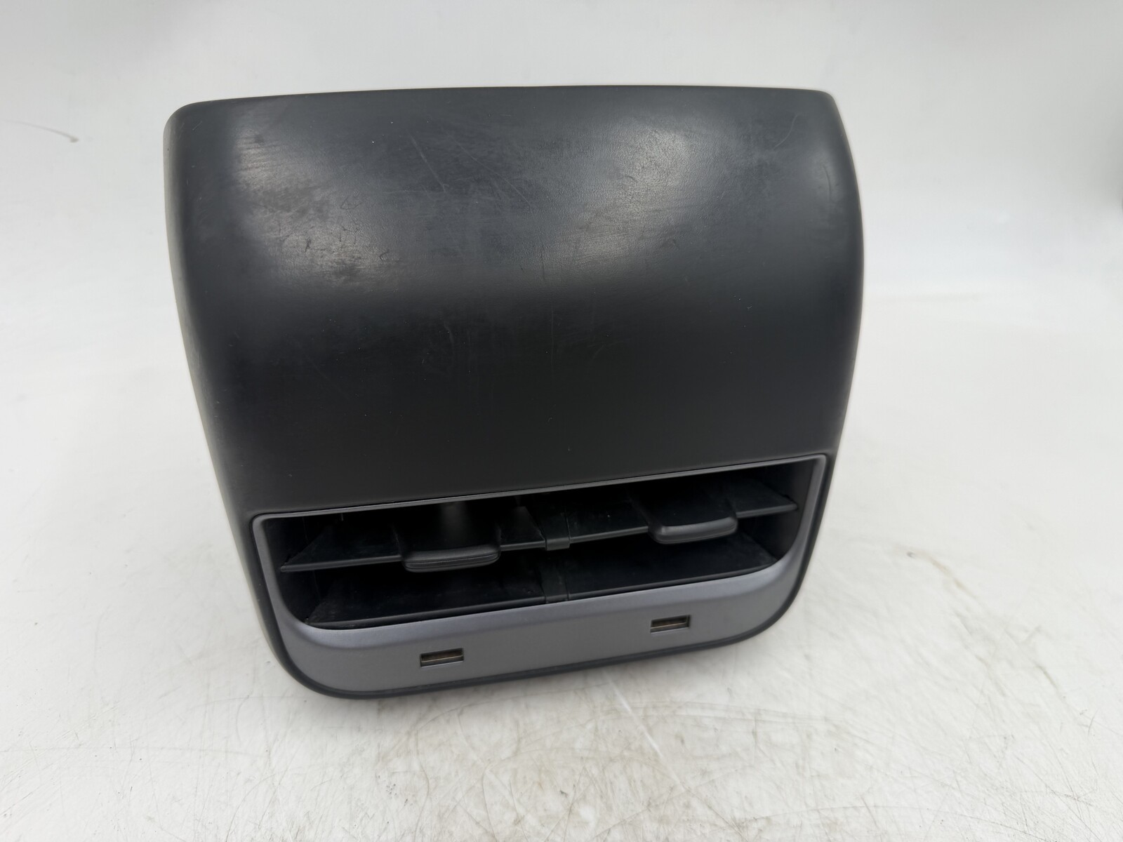 17-20 Tesla Model 3 Rear Console Air Vent Assembly Premium USB Hub 1087928-00-B