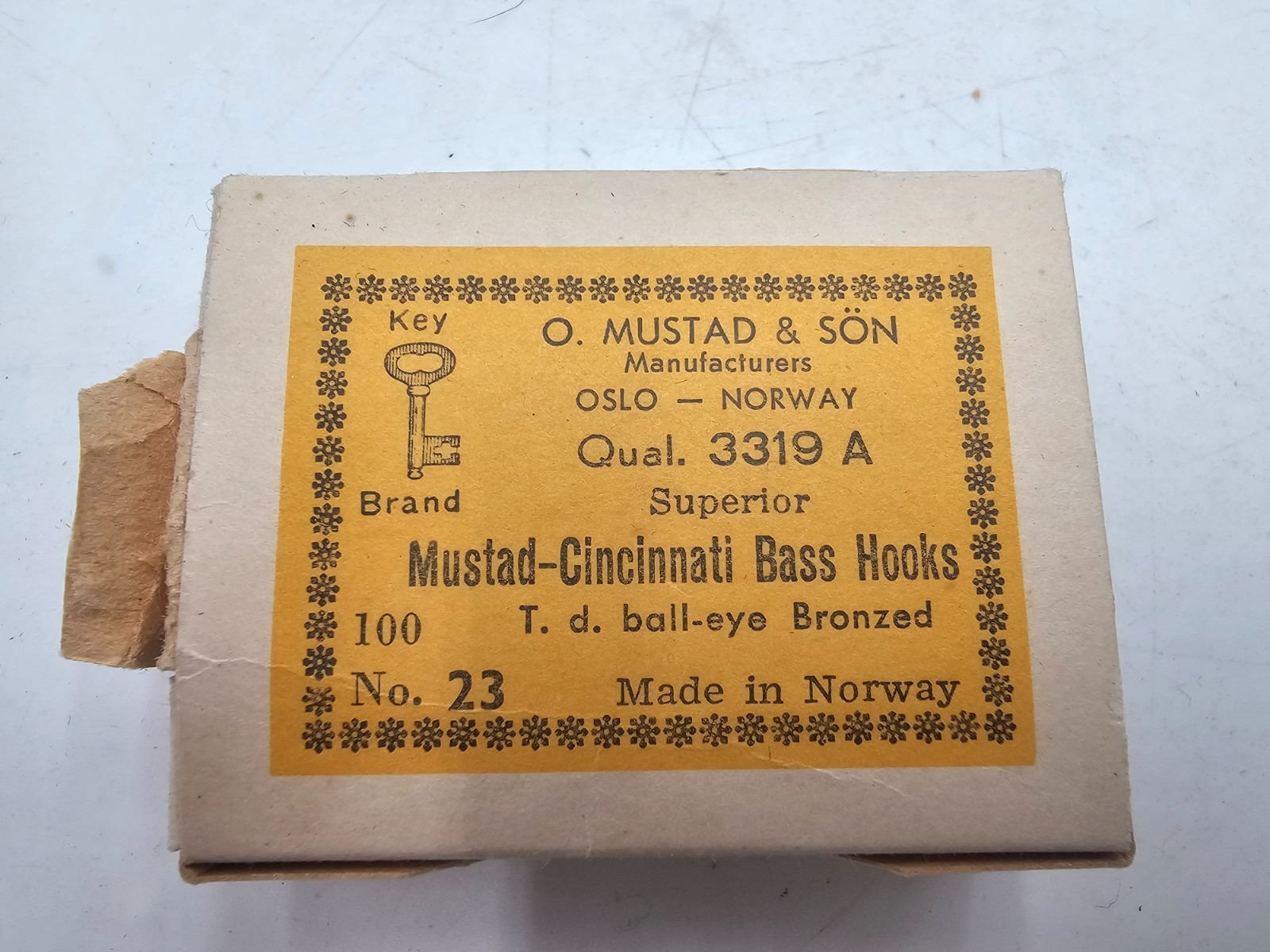 NEW MUSTAD CINCINNATI BASS HOOKS  100 COUNT #3319 A  NORWAY MADE  No.20