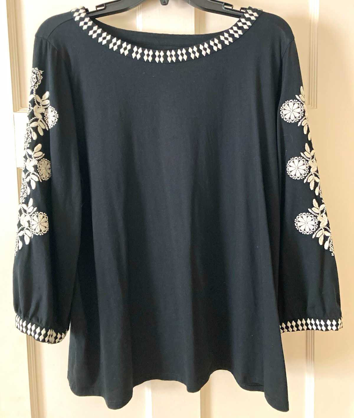 Pure J Jill womens embroidered floral top L black & white knit 3/4 sleeve