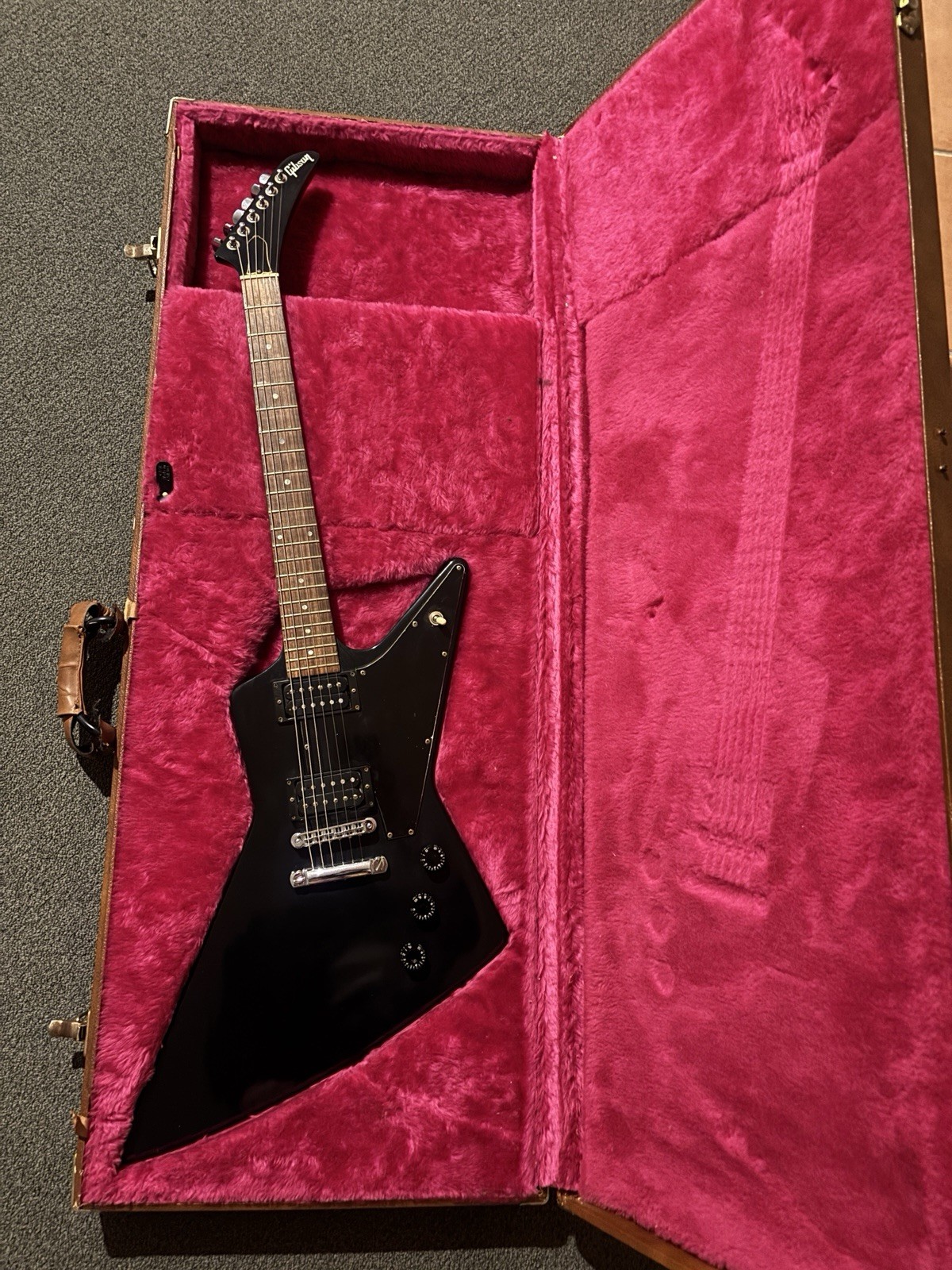 Gibson Explorer Electric Guitar 1982 model Excellent Condition incl Gibson Case Gibson Explorer Electric Guitar 1982 model Excellent Condition incl Gibson Case