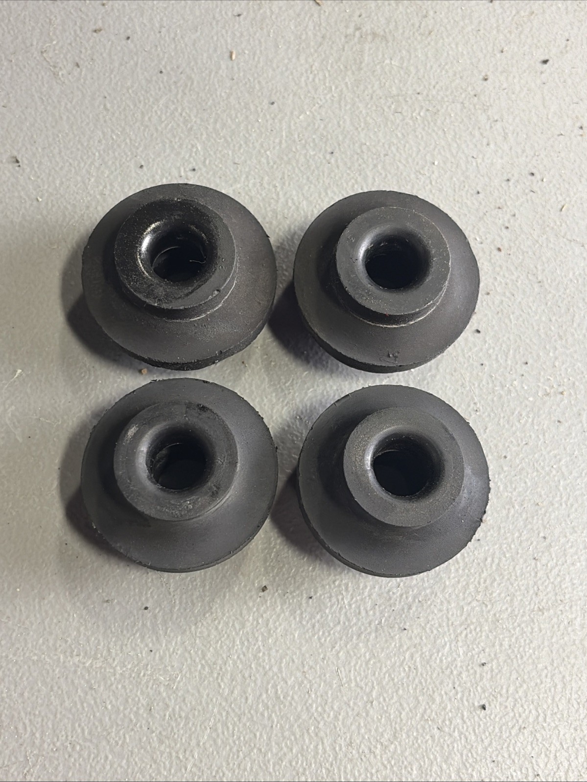 97-06 OEM Jaguar X100 XK8 XKR Radiator Mounting Bush Lower Set of 4 OEM 97-06 OEM Jaguar X100 XK8 XKR Radiator Mounting Bush Lower Set of 4 OEM