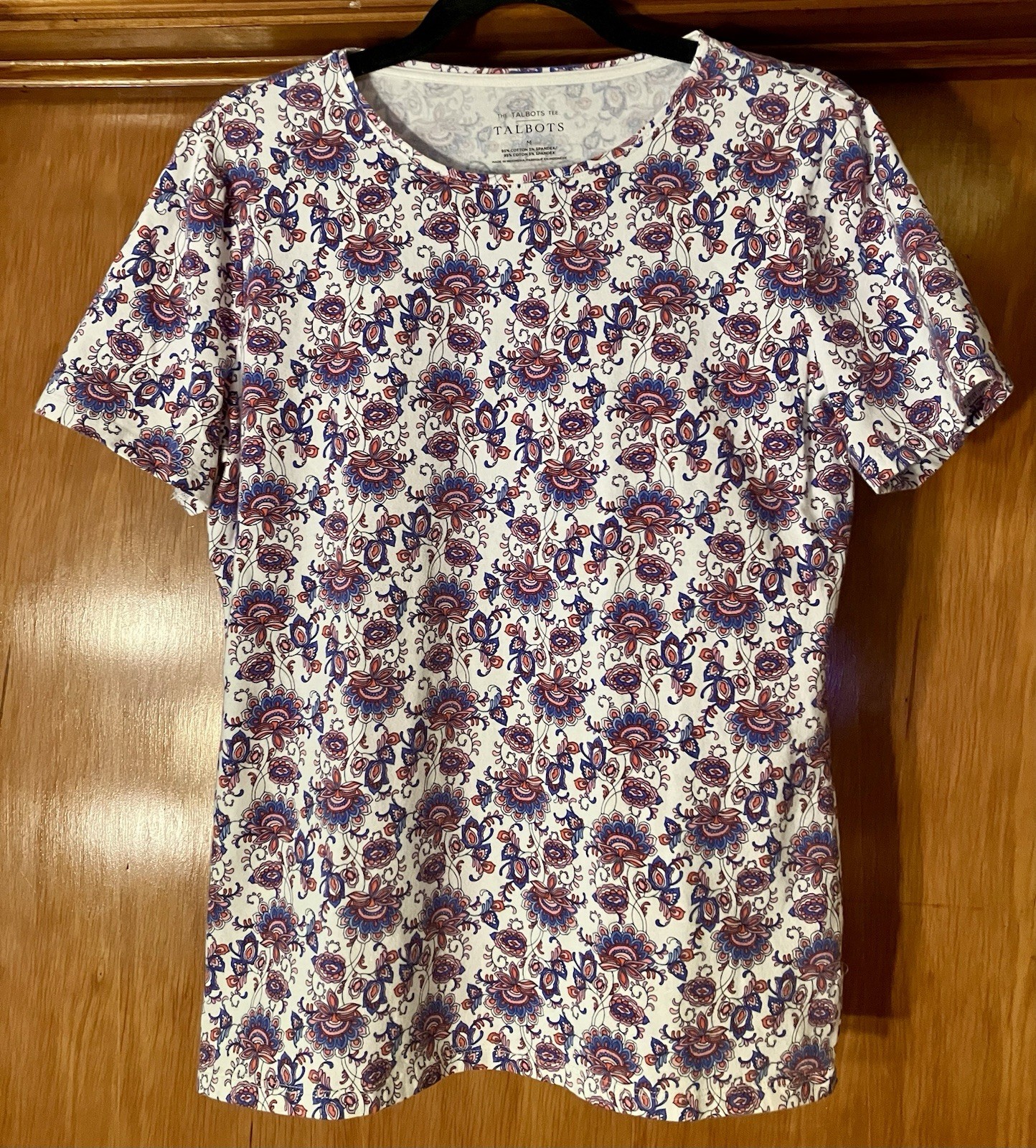 Talbots Tee Womens M White Blue Red Floral Crew Neck Short Sleeve Knit Stretch