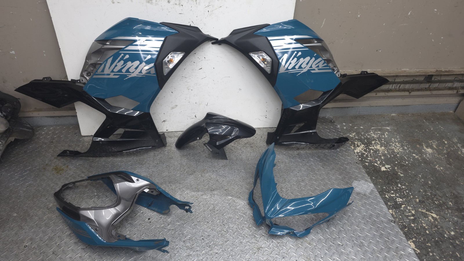 2018-2023 KAWASAKI NINJA 400 OEM FACTORY FAIRING SET 2018-2023 KAWASAKI NINJA 400 OEM FACTORY FAIRING SET