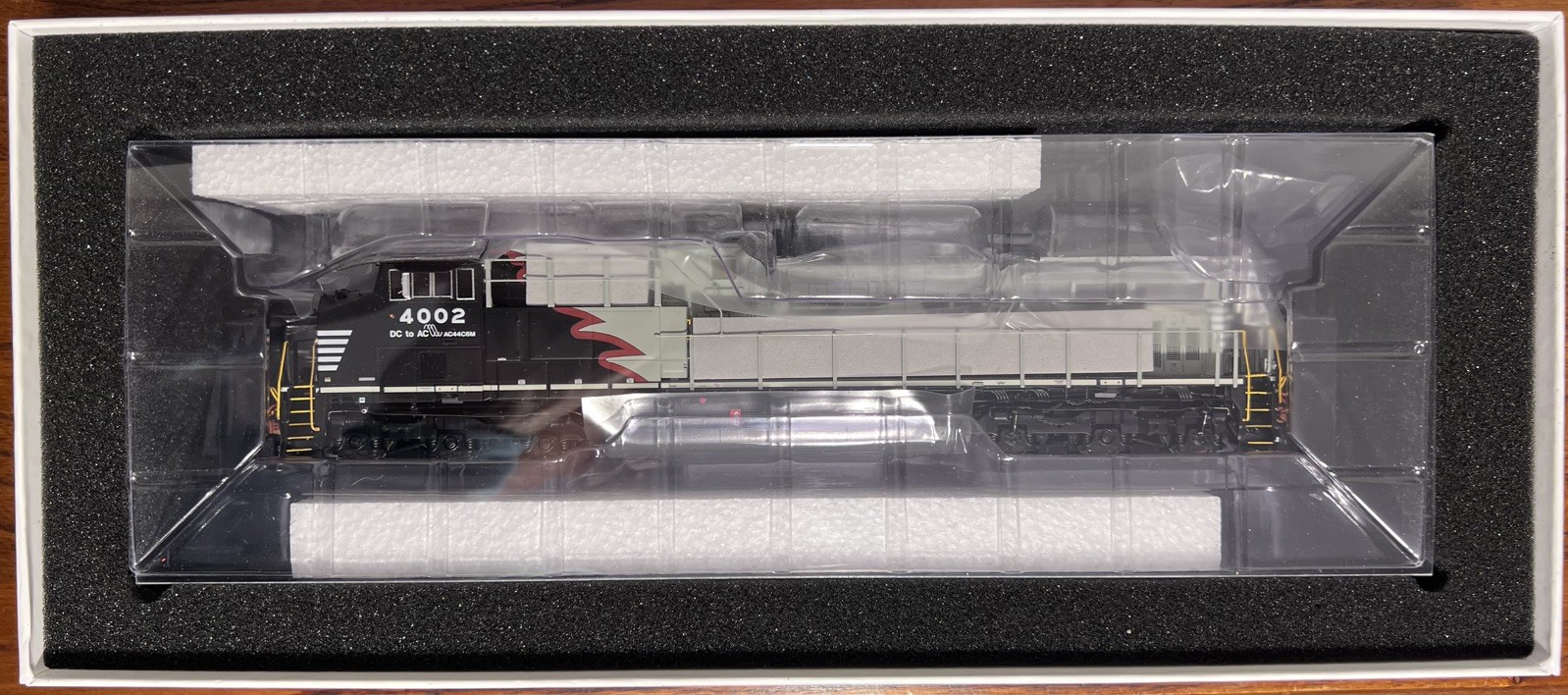 HO Scale Scaletrains Rivet Counter GE AC44C6M Norfolk Southern #4002 DCC Ready HO Scale Scaletrains Rivet Counter GE AC44C6M Norfolk Southern #4002 DCC Ready