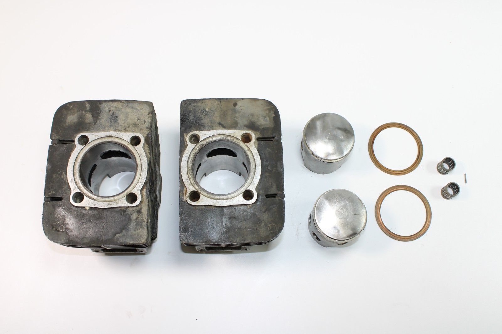 YAMAHA RD350 1973-1975 CYLINDER BARRELS 66mm LOW USE ON PISTONS