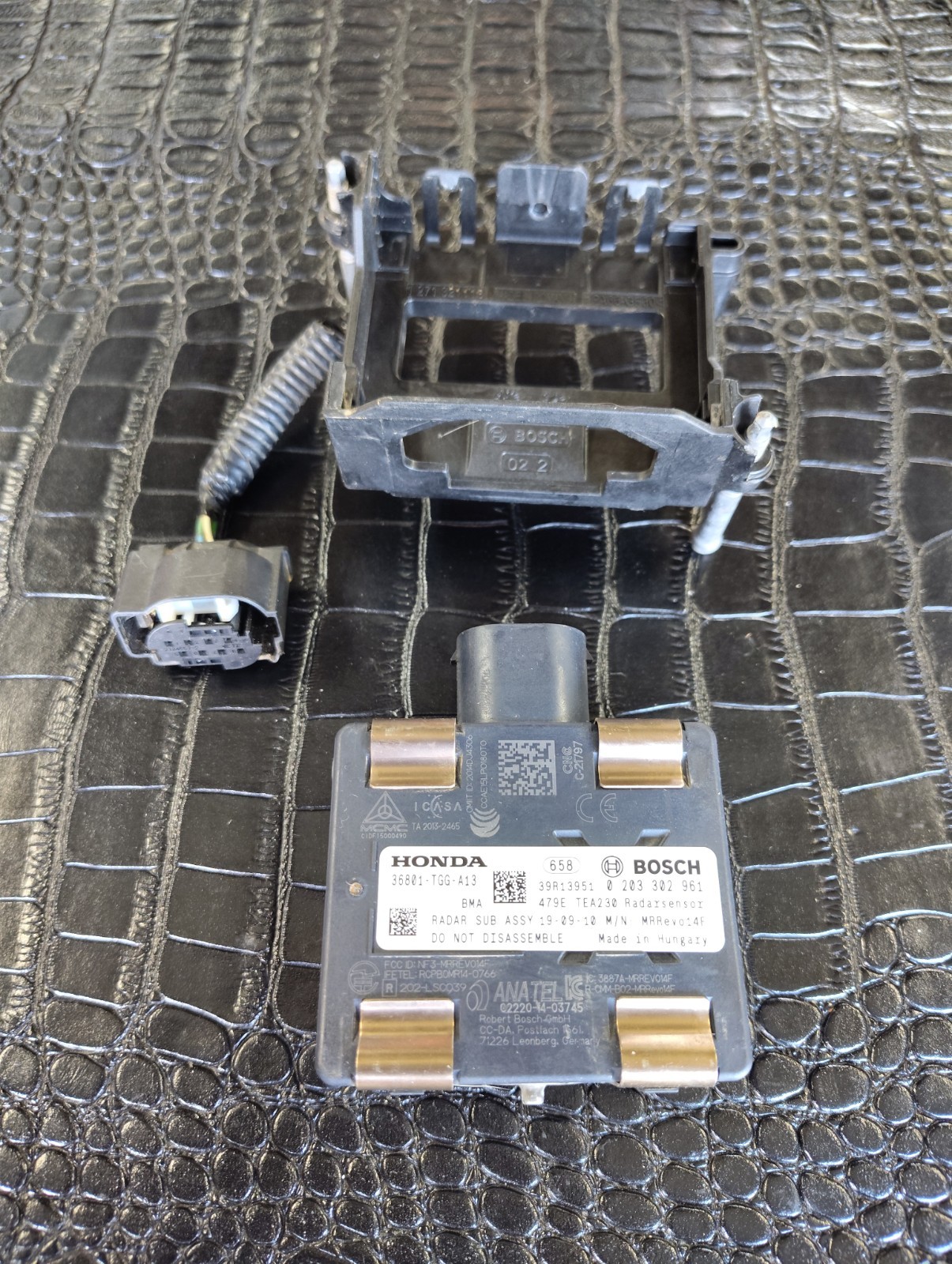 OEM 2016-20 Honda Civic Cruise Control Distance Sensor Radar Unit 36801-TGG-A13 OEM 2016-20 Honda Civic Cruise Control Distance Sensor Radar Unit 36801-TGG-A13