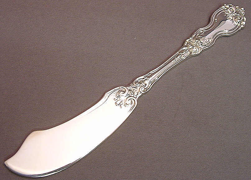 LA REINE- WALLACE STERLING FLAT HANDLE BUTTER SPREADER(S)