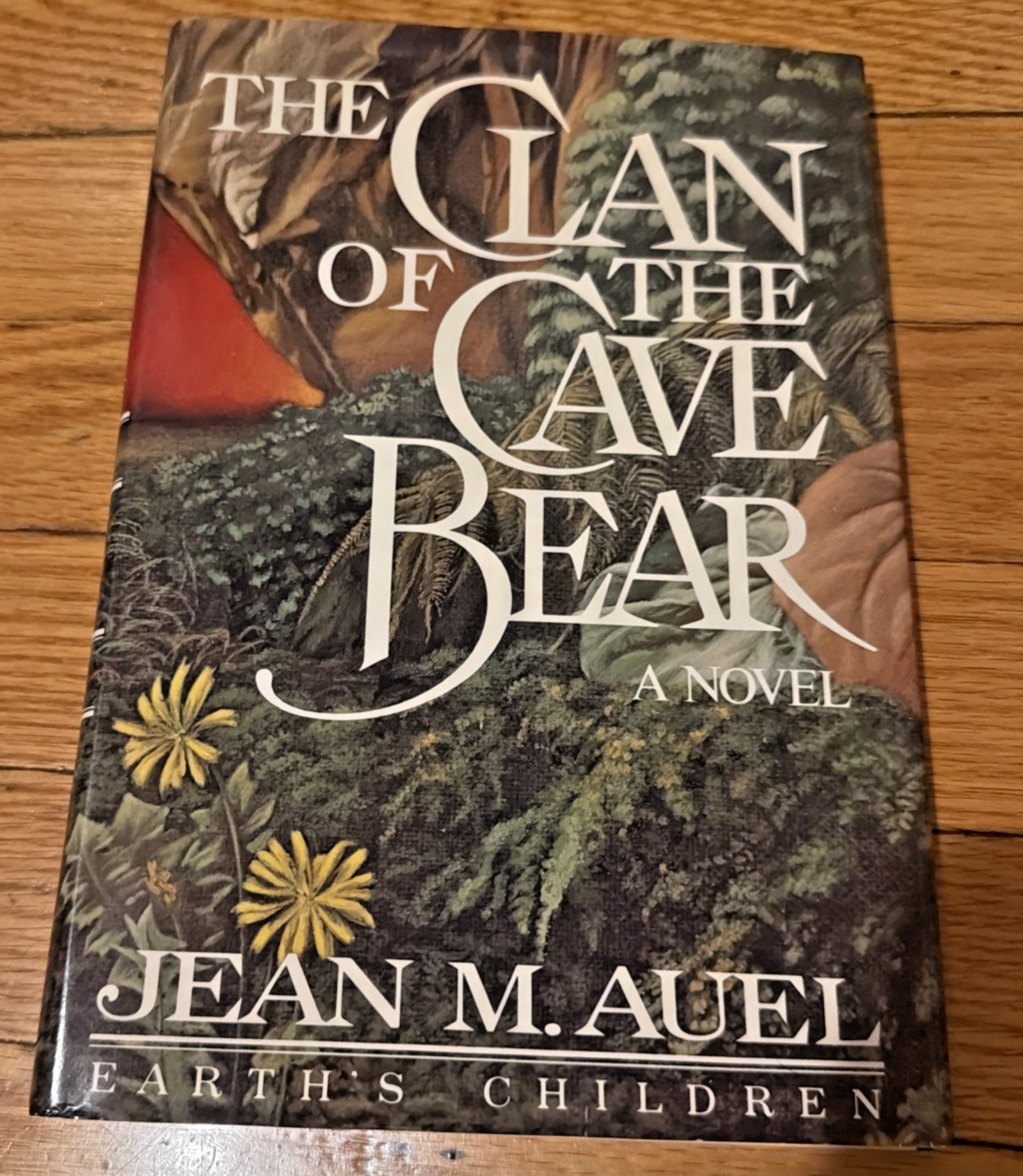 **SIGNED**/The Clan of the Cave Bear/1980/Crown/HC/1st Edition/Jean M. Auel/Good