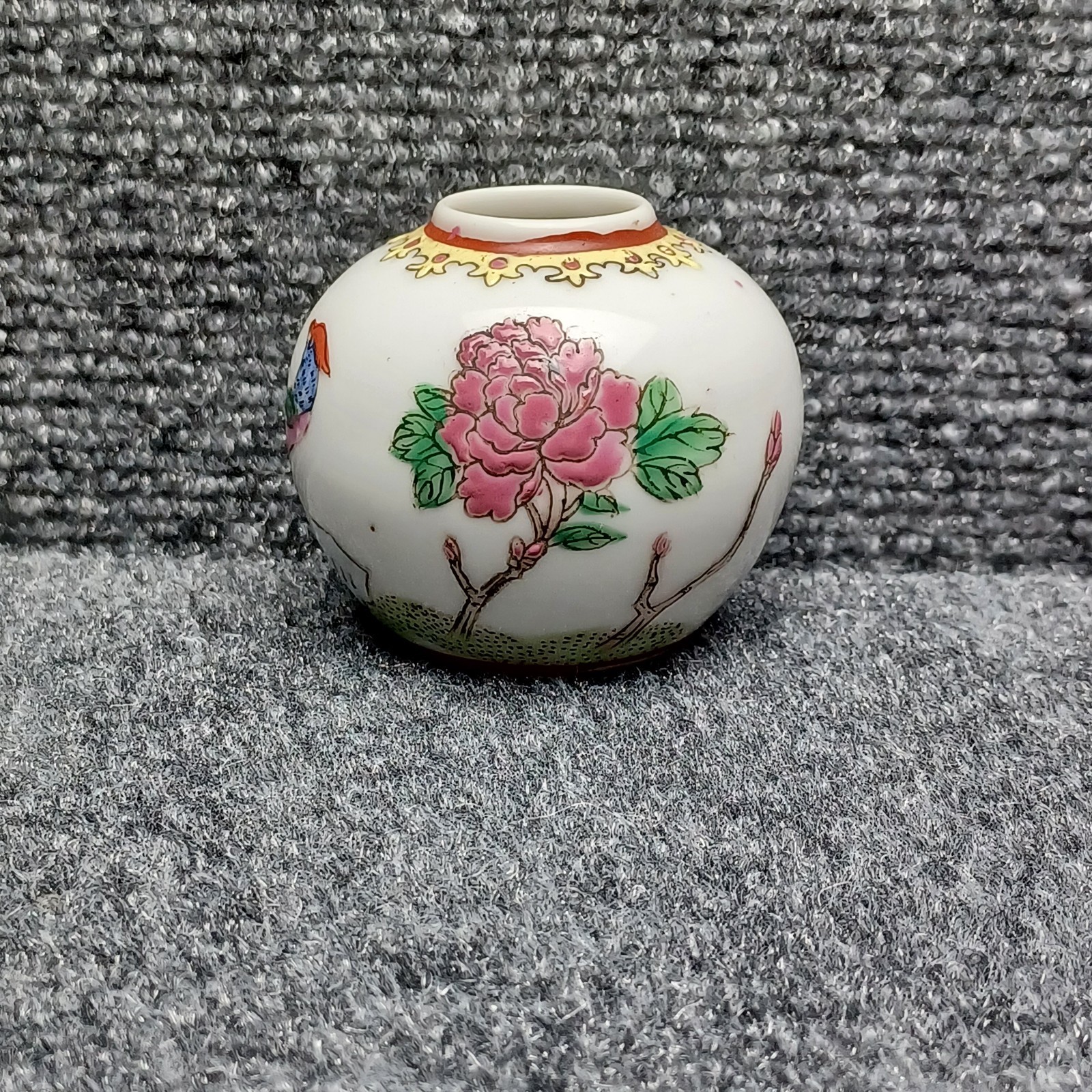 Vintage Chinese Famille Rose Porcelain Water Coupe Scholar Pot Qianlong Mark Vintage Chinese Famille Rose Porcelain Water Coupe Scholar Pot Qianlong Mark