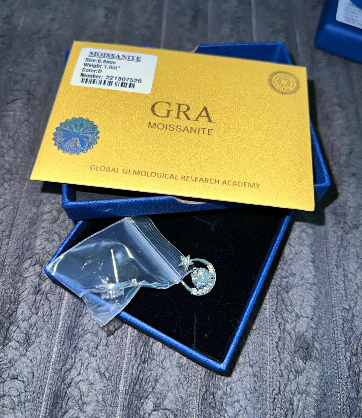 GRA Moissanite 1.0ct earrings Excellent Round Cut 6.5mm GRA Certified