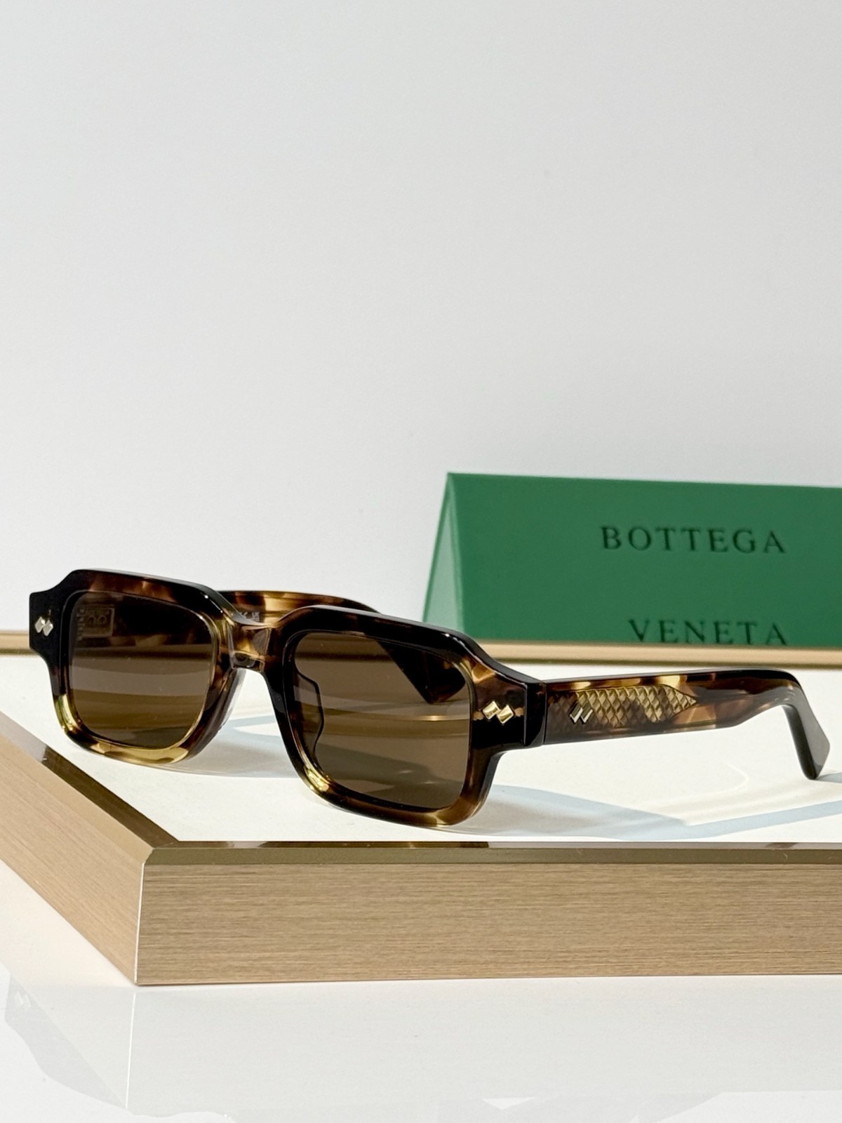 Bottega Veneta BV1442S Sunglasses 51-20-148 Tortoise Rectangle Solid Lens