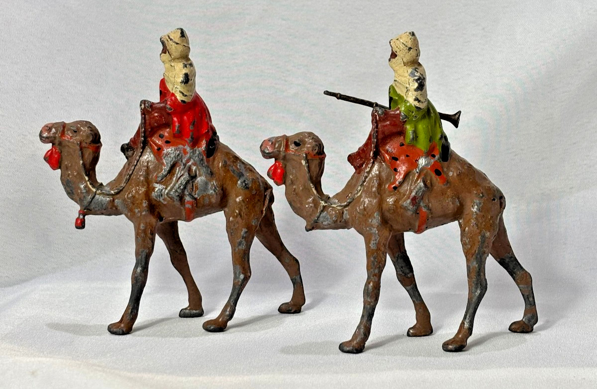 Britains LTD Arab Bedouin Warriors Lead Toys Figuirnes W/Camels Made in England Britains LTD Arab Bedouin Warriors Lead Toys Figuirnes W/Camels Made in England
