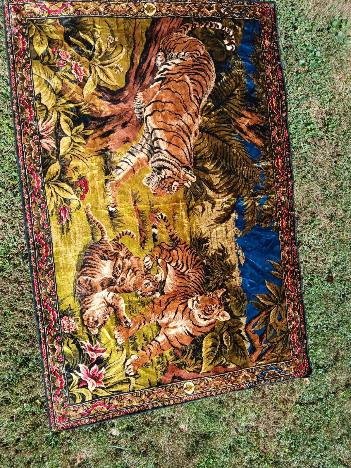 Vintage 1970s Velvet Plush Tapestry Tiger Family Made in Lebanon 4x6ft