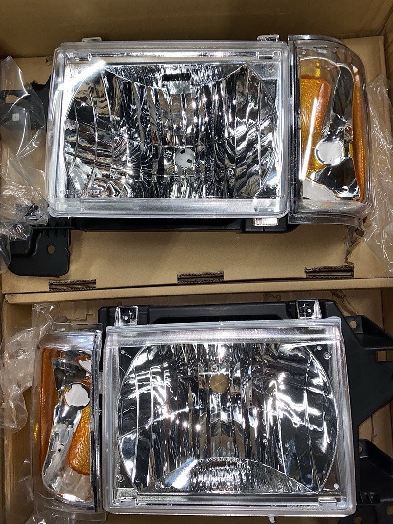 Ford F-150 / F-350 / Bronco chrome housing Headlights For 1987 To 1991