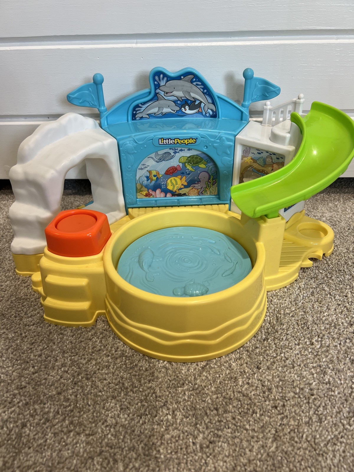 Fisher Price Little People Aquarium Visit Toy Play Set Spin Feature Rare 2013